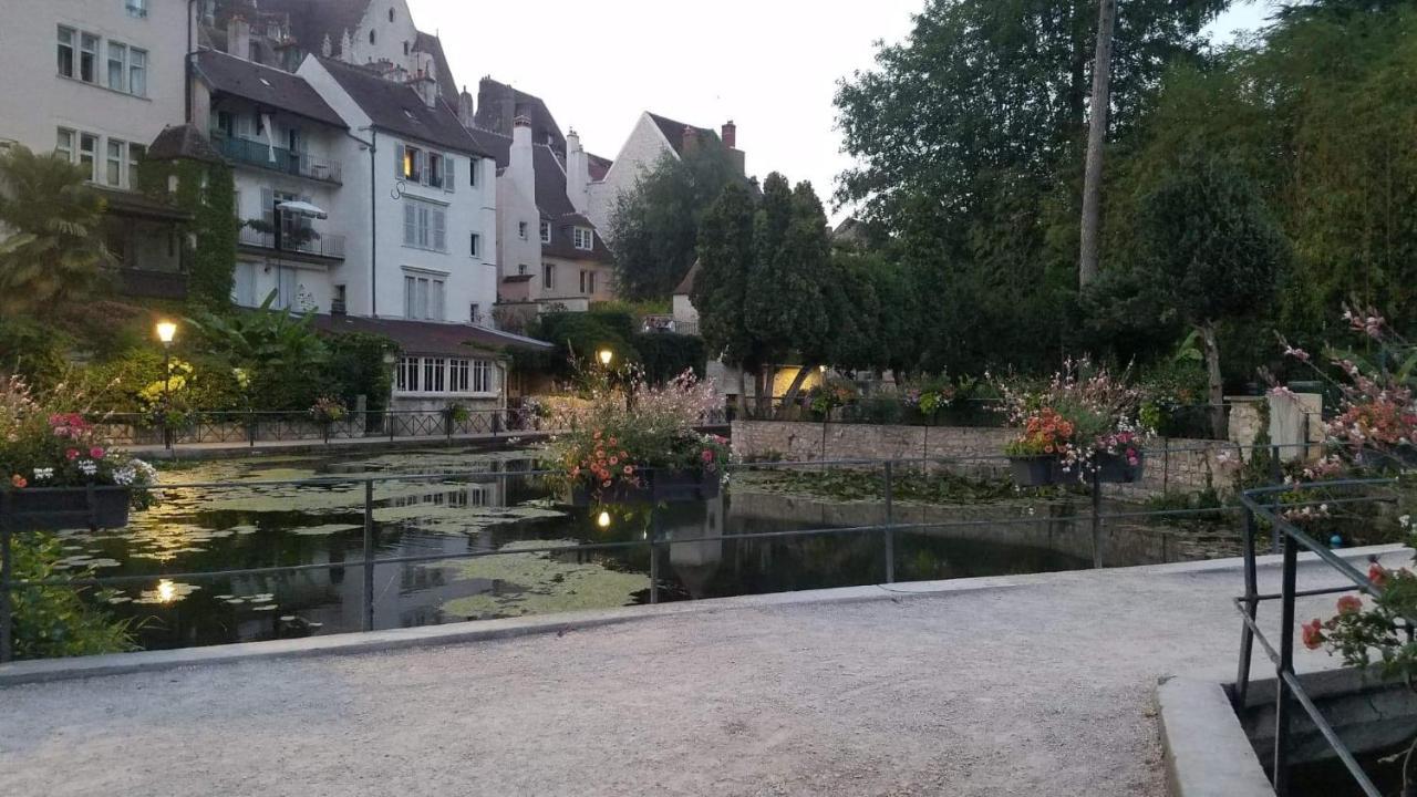 Appartement Confort Deux Etoiles Dole Esterno foto