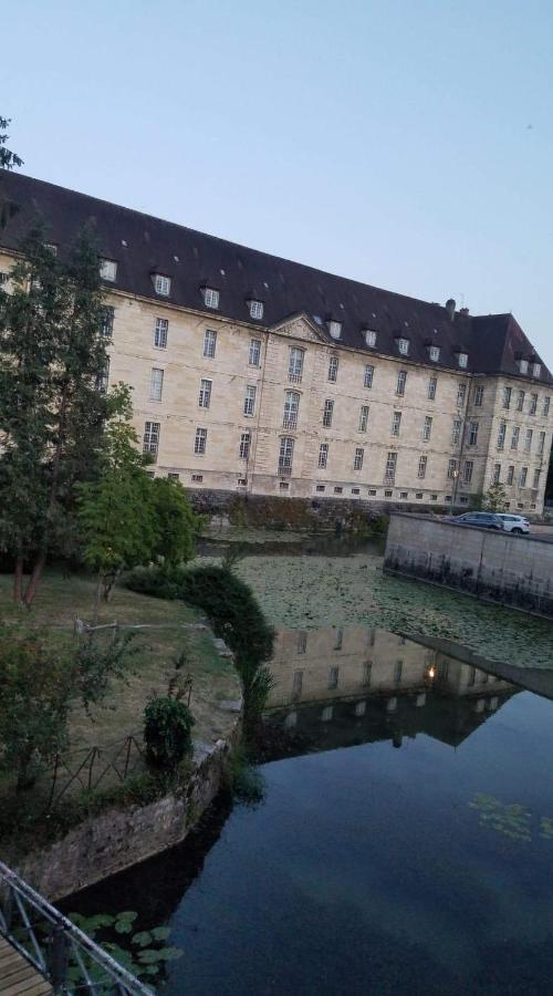 Appartement Confort Deux Etoiles Dole Esterno foto